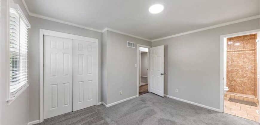 6739 NW Hilldale Drive, Kansas City, MO 64151