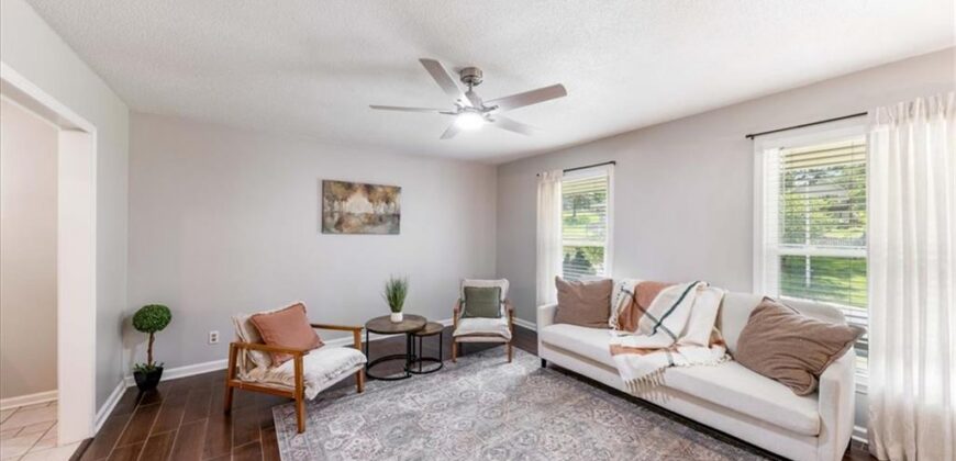 6739 NW Hilldale Drive, Kansas City, MO 64151