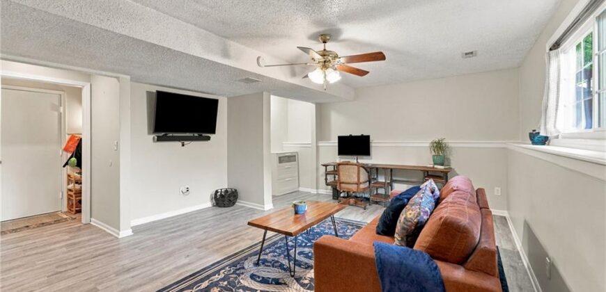 6500 N Jarboe Street, Kansas City, MO 64118