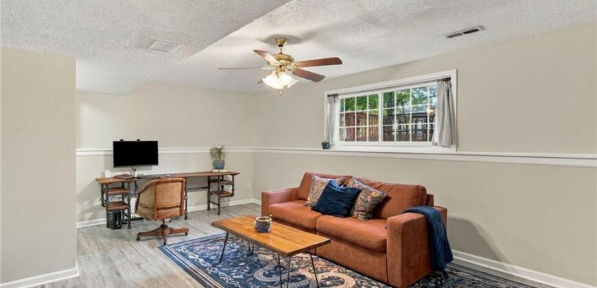 6500 N Jarboe Street, Kansas City, MO 64118