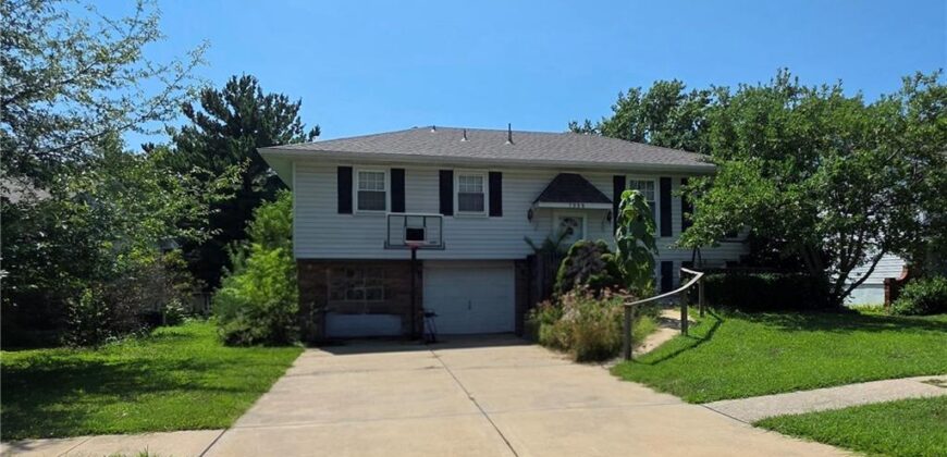 7908 NW Milrey Drive, Kansas City, MO 64152
