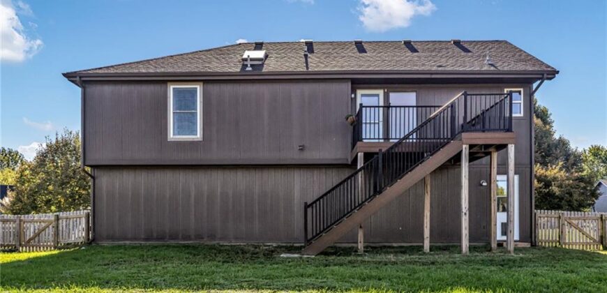 11904 N Charlotte Street, Kansas City, MO 64155