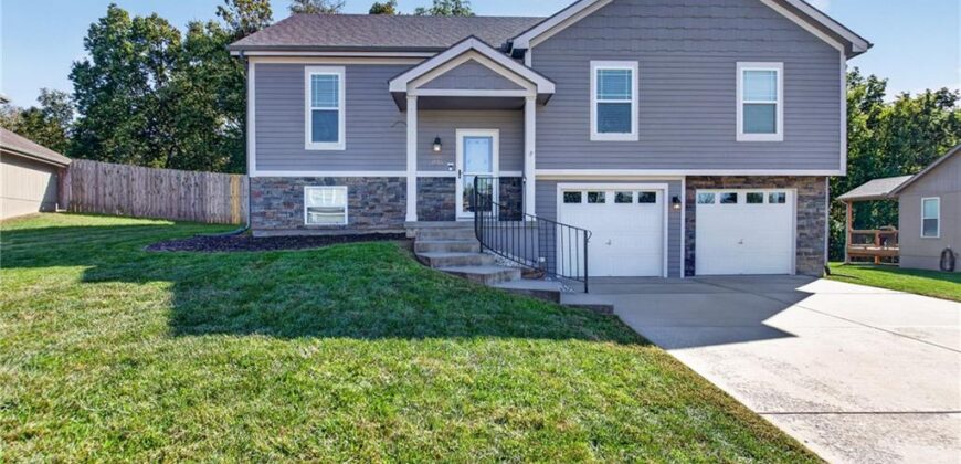 1915 Shirley Court, Liberty, MO 64068