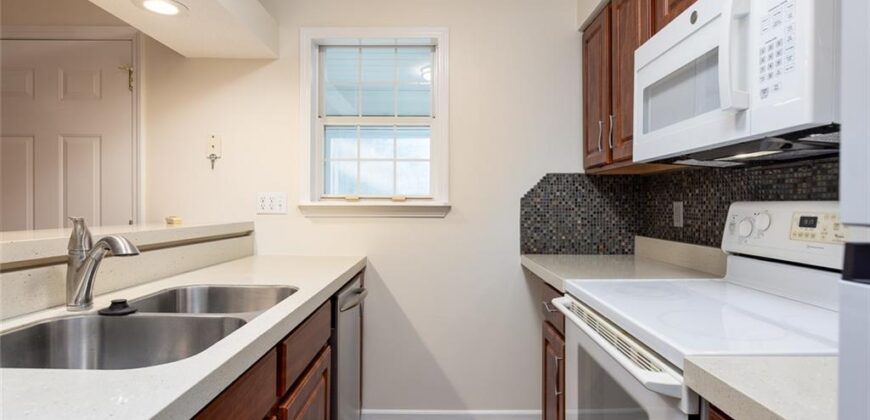 6966 N Olive Street, Gladstone, MO 64118