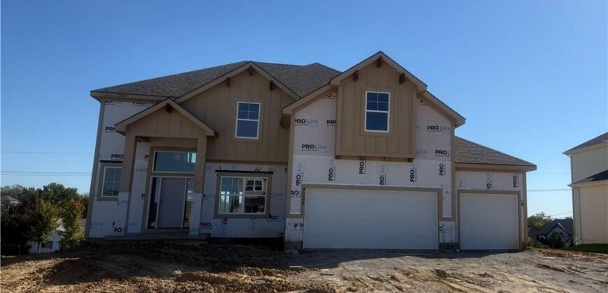 9005 N Poplar Avenue, Kansas City, MO 64156