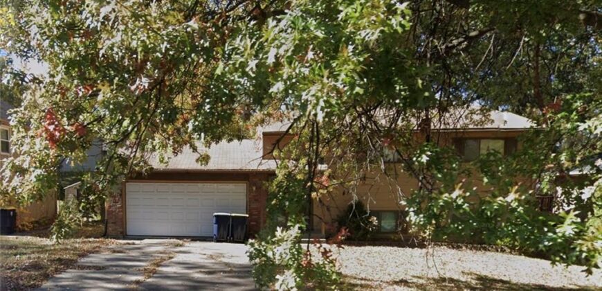 8918 N Oak Trafficway, Kansas City, MO 64155