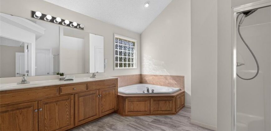 9004 N Cosby Avenue, Kansas City, MO 64154