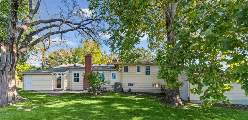 1913 E 29th Avenue, North Kansas City, MO 64116
