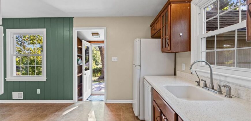 1913 E 29th Avenue, North Kansas City, MO 64116
