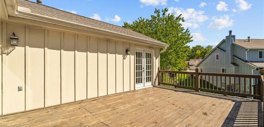 8204 NW Bradford Court, Kansas City, MO 64151