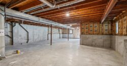 8204 NW Bradford Court, Kansas City, MO 64151