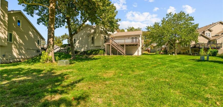 8204 NW Bradford Court, Kansas City, MO 64151