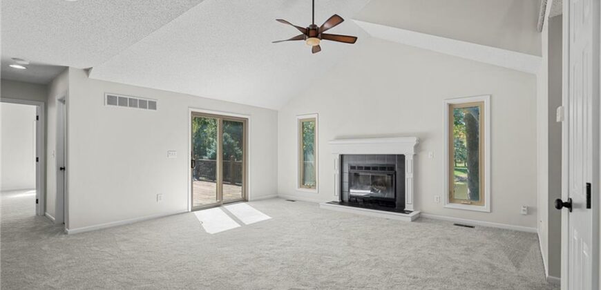 8204 NW Bradford Court, Kansas City, MO 64151