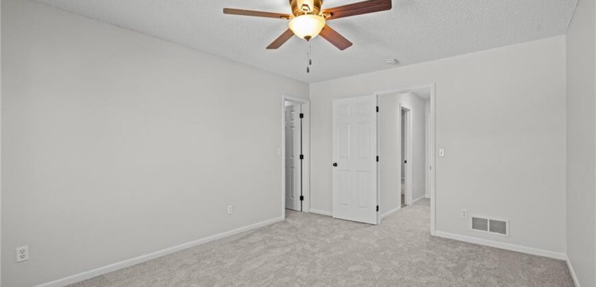 8204 NW Bradford Court, Kansas City, MO 64151
