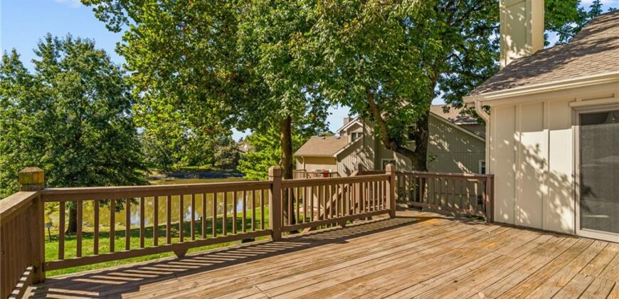 8204 NW Bradford Court, Kansas City, MO 64151