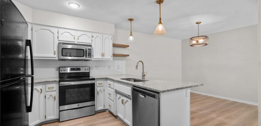 8204 NW Bradford Court, Kansas City, MO 64151