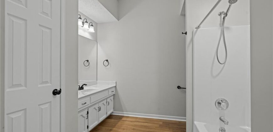 8204 NW Bradford Court, Kansas City, MO 64151
