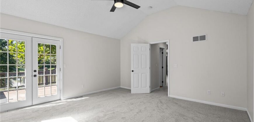 8204 NW Bradford Court, Kansas City, MO 64151