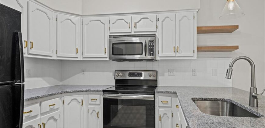 8204 NW Bradford Court, Kansas City, MO 64151