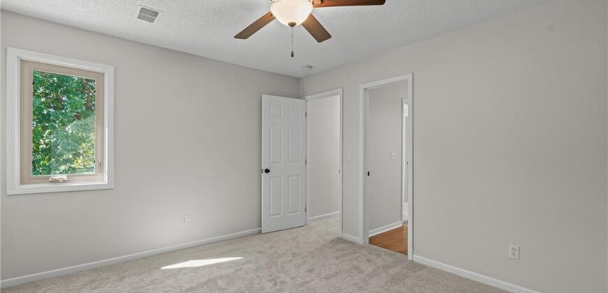 8204 NW Bradford Court, Kansas City, MO 64151