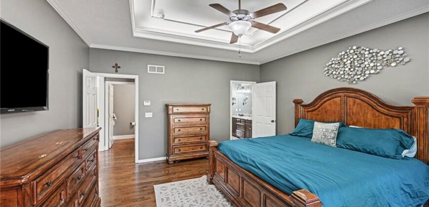 8121 Parkview Drive, Parkville, MO 64152