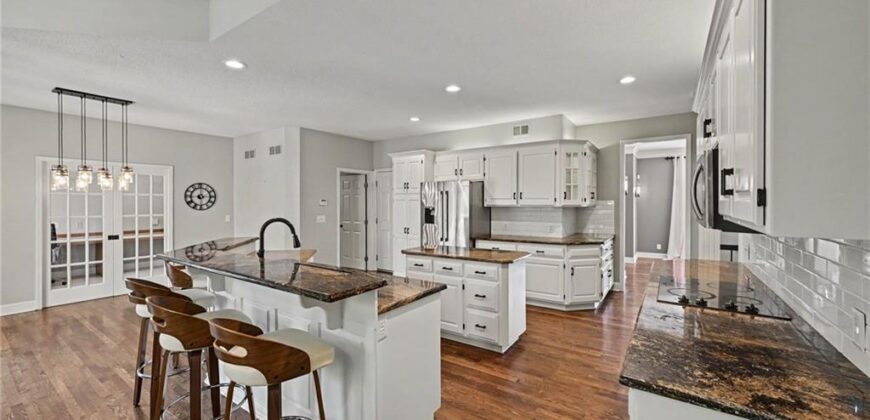 8121 Parkview Drive, Parkville, MO 64152