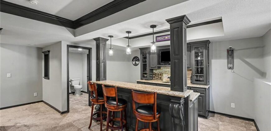 8121 Parkview Drive, Parkville, MO 64152