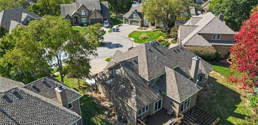 8121 Parkview Drive, Parkville, MO 64152