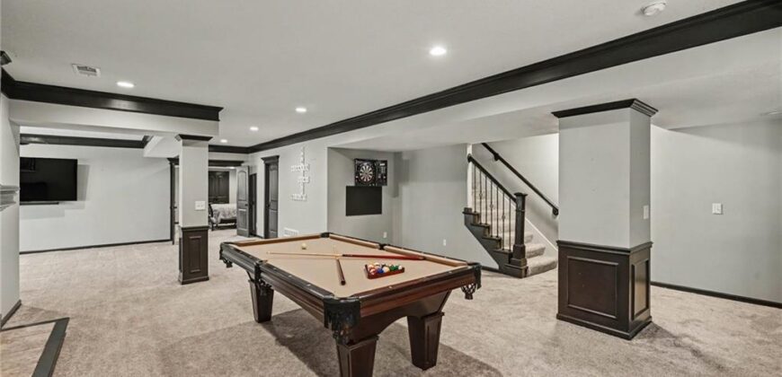 8121 Parkview Drive, Parkville, MO 64152