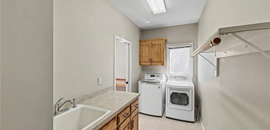 8121 Parkview Drive, Parkville, MO 64152