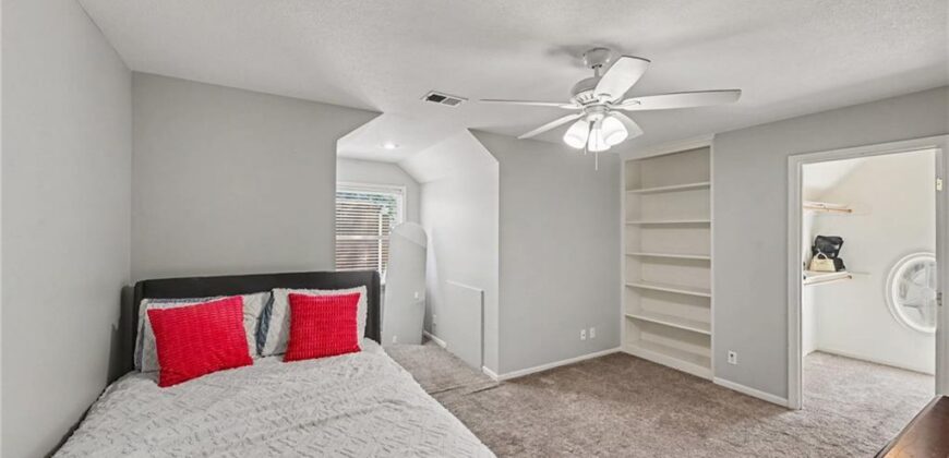 8121 Parkview Drive, Parkville, MO 64152