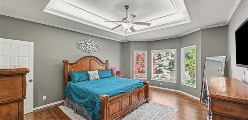 8121 Parkview Drive, Parkville, MO 64152