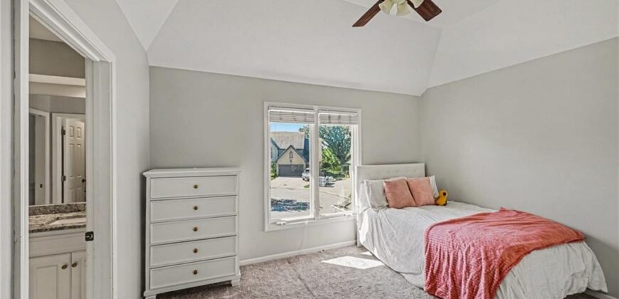 8121 Parkview Drive, Parkville, MO 64152