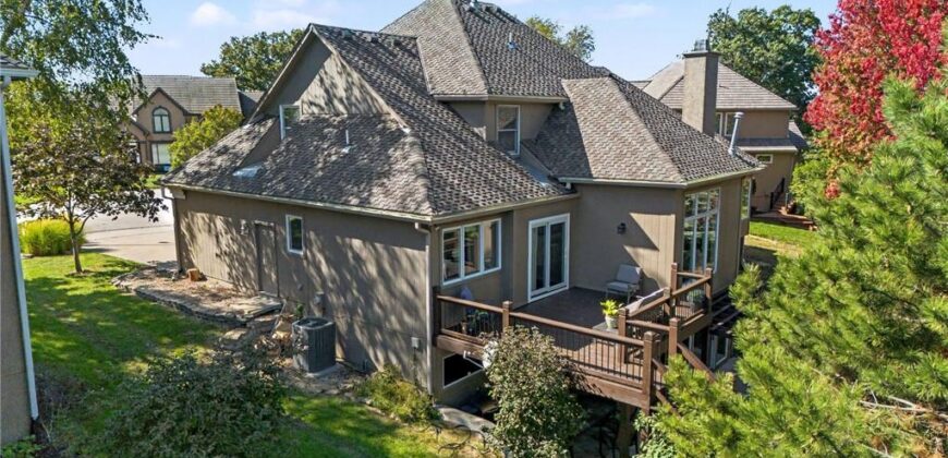 8121 Parkview Drive, Parkville, MO 64152