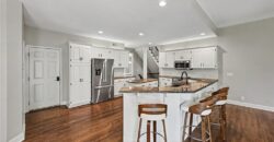 8121 Parkview Drive, Parkville, MO 64152