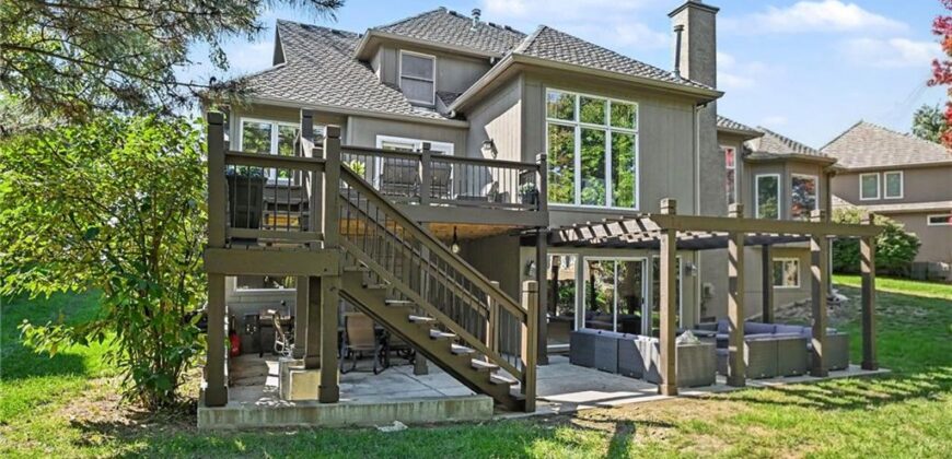 8121 Parkview Drive, Parkville, MO 64152