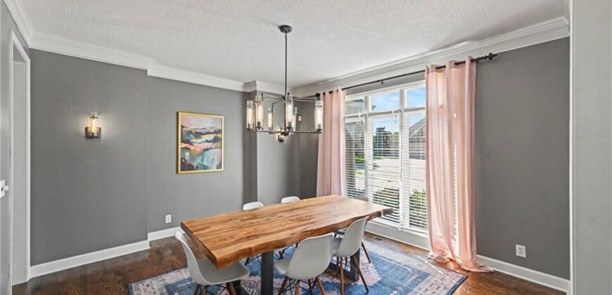 8121 Parkview Drive, Parkville, MO 64152