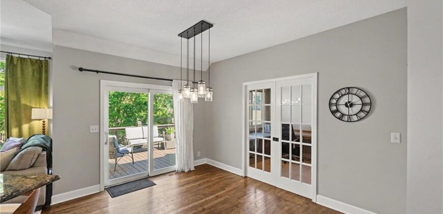 8121 Parkview Drive, Parkville, MO 64152