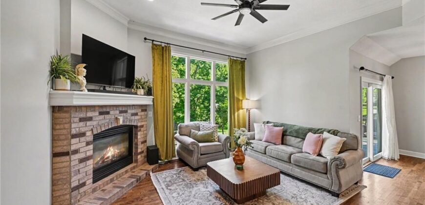 8121 Parkview Drive, Parkville, MO 64152