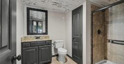 8121 Parkview Drive, Parkville, MO 64152