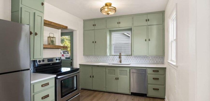 1105 NE Maple Drive, Kansas City, MO 64118