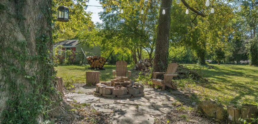 1105 NE Maple Drive, Kansas City, MO 64118