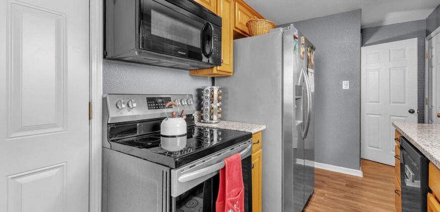 6702 N CHARLOTTE Street, Gladstone, MO 64118