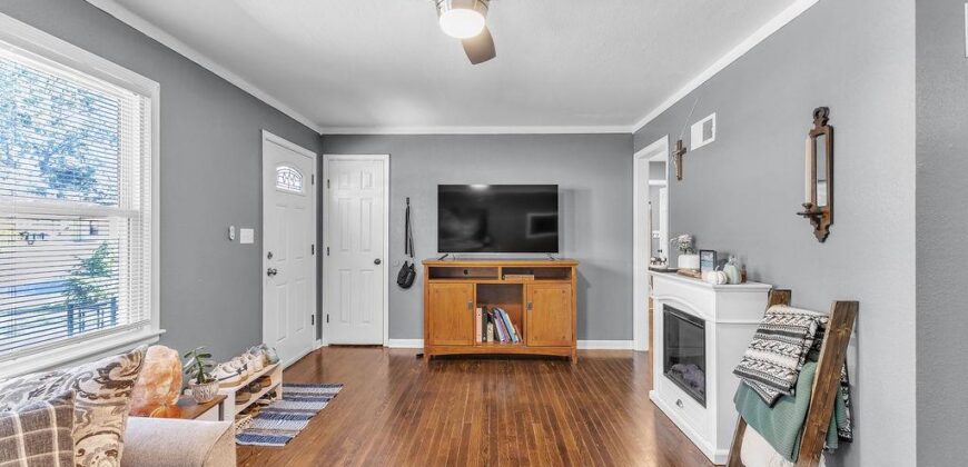6702 N CHARLOTTE Street, Gladstone, MO 64118