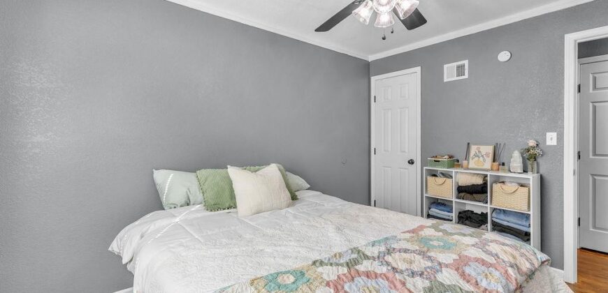 6702 N CHARLOTTE Street, Gladstone, MO 64118
