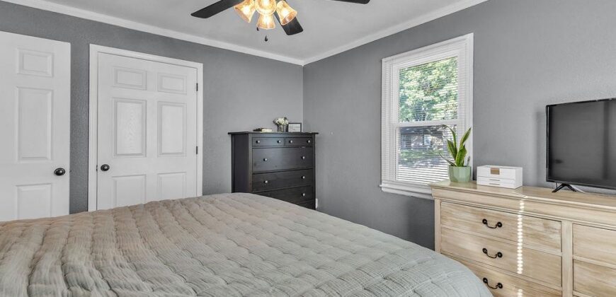 6702 N CHARLOTTE Street, Gladstone, MO 64118