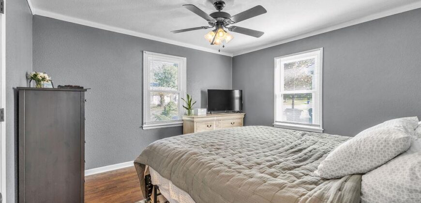 6702 N CHARLOTTE Street, Gladstone, MO 64118