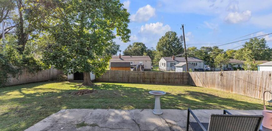 6702 N CHARLOTTE Street, Gladstone, MO 64118
