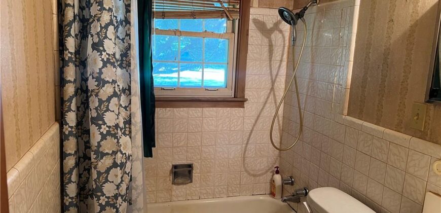 6001 N Michigan Place, Gladstone, MO 64118