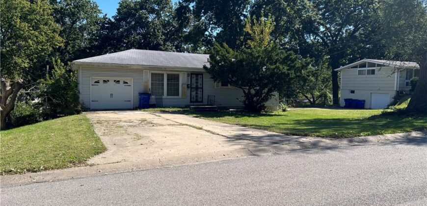 6001 N Michigan Place, Gladstone, MO 64118